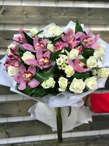 Букет цветов из: Розы и Хризантемы в Сельце