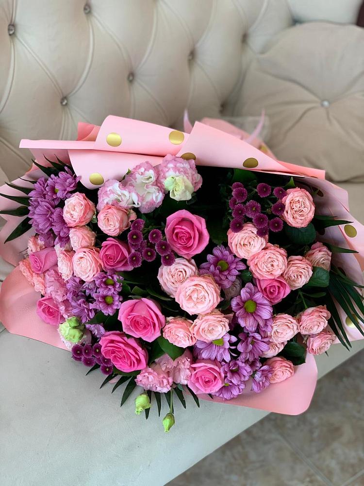 Букет цветов из: Хризантемы, Розы и Лизиантусы в Сельце