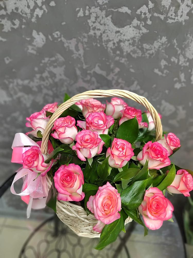 Цветочная композиция из Розы в корзине в Сельце