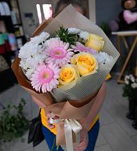 Букет цветов из:  Герберы, Розы и Хризантемы в Сельце