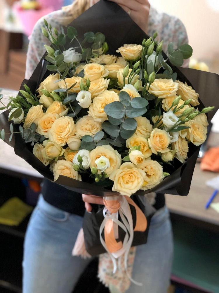 Букет цветов из: Розы и Лизиантусы в Сельце