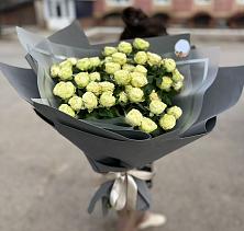 Букет Белые кустовые розы Солинеро в Сельце