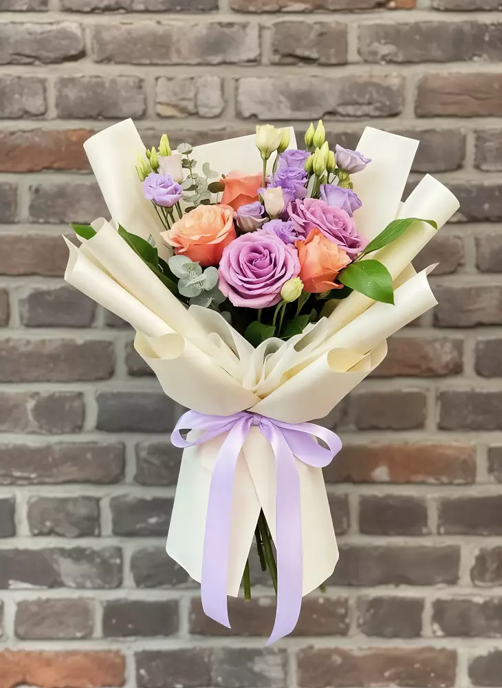 Букет цветов из: Лизиантусы и Розы в Сельце