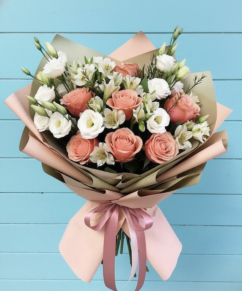 Букет цветов из: Розы, Альстромерии и Лизиантусы в Сельце