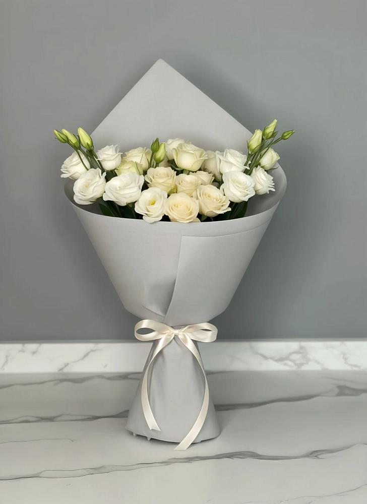 Букет цветов из: Розы и Лизиантусы в Сельце