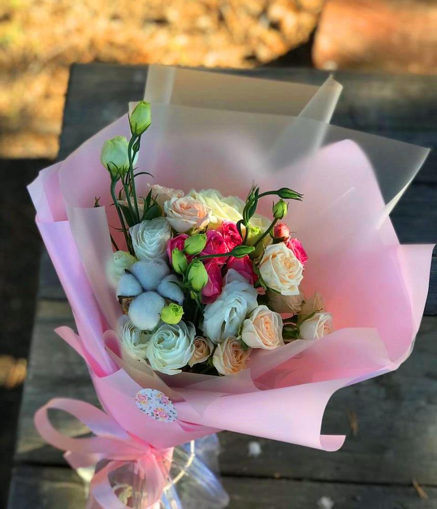 Букет цветов из: Розы и Лизиантусы в Сельце