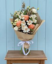 Букет цветов из:  Альстромерии, Лизиантусы, Розы и Хризантемы в Сельце
