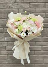 Букет цветов из:  Гвоздики, Розы, Лизиантусы и Хризантемы в Сельце