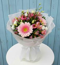 Букет цветов из:  Герберы, Альстромерии и Лизиантусы в Сельце