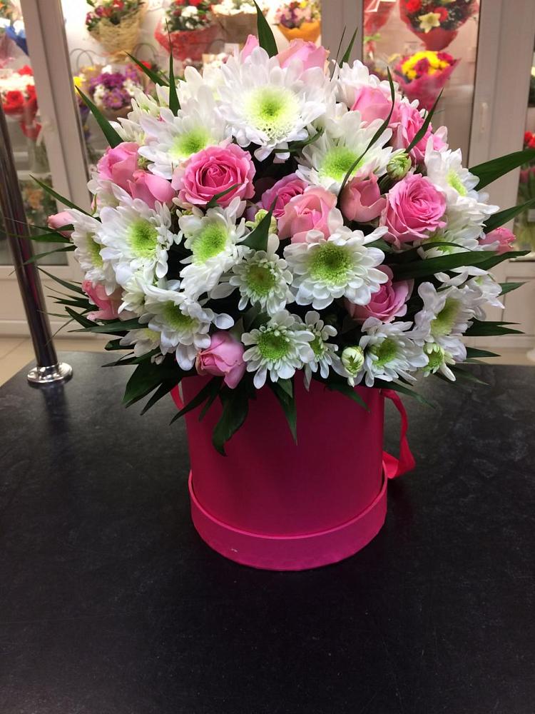 Цветочная композиция из Розы и Хризантемы в шляпной коробке в Сельце