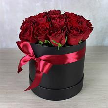 Цветочная композиция из Розы в шляпной коробке в Сельце