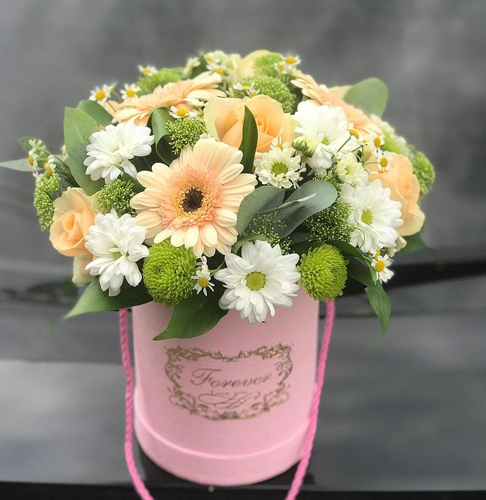 Цветочная композиция из Розы, Герберы и Хризантемы в шляпной коробке в Сельце