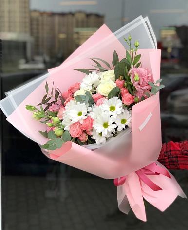 Букет цветов из: Розы, Лизиантусы и Хризантемы в Сельце